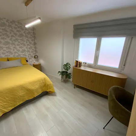 Piso Moderno Y Centrico Dos Salones * Santiago de Compostela