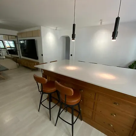 Piso Moderno Y Centrico Dos Salones *