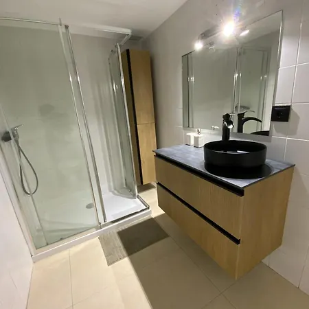 Piso Moderno Y Centrico Dos Salones * 圣地亚哥－德孔波斯特拉