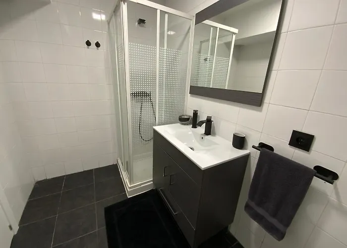 Piso Moderno Y Centrico Dos Salones *