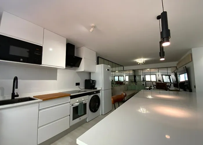 Piso Moderno Y Centrico Dos Salones * Santiago de Compostela