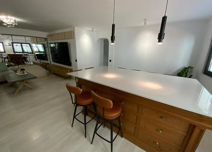 Piso Moderno Y Centrico Dos Salones *