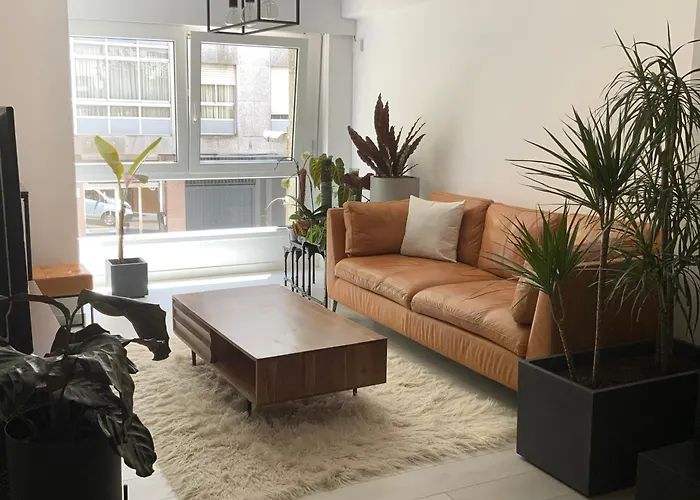 Piso Moderno Y Centrico Dos Salones * Santiago de Compostela